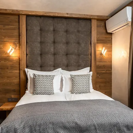 V Guest house *